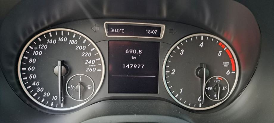 Mercedes-Benz B 180 CDI, fotografija 9