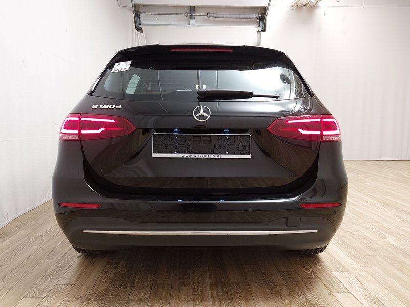 Mercedes-Benz B 180 d automatik • Full LED, fotografija 14