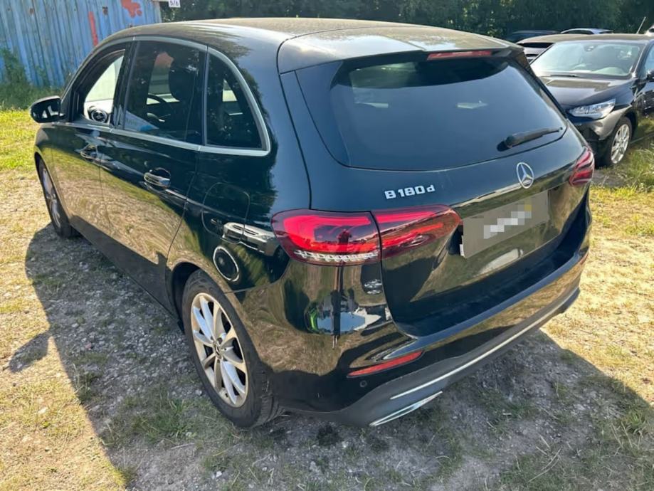 Mercedes-Benz B-klasa 180 AUTOMATIK ** U DOLASKU !!, fotografija 3