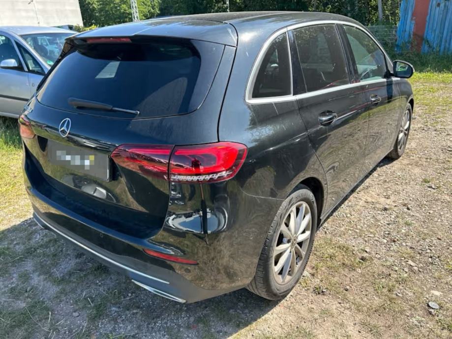 Mercedes-Benz B-klasa 180 AUTOMATIK ** U DOLASKU !!, fotografija 4