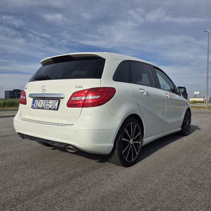 Mercedes-Benz B-klasa 180 CDI,reg. 9/2027,bixenon,panorama 2 seta guma, fotografija 6