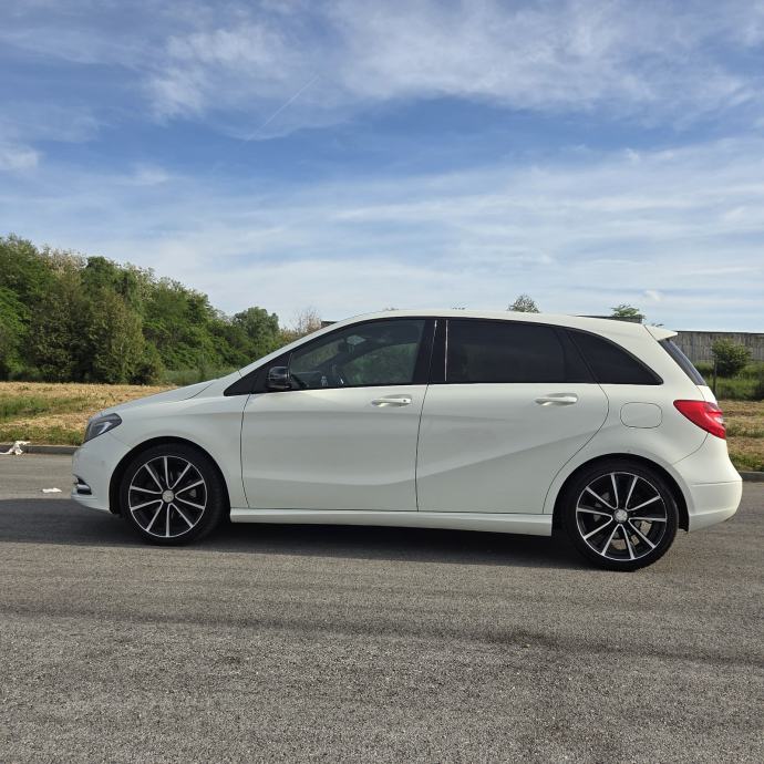 Mercedes-Benz B-klasa 180 CDI,reg. 9/2027,bixenon,panorama 2 seta guma, fotografija 8
