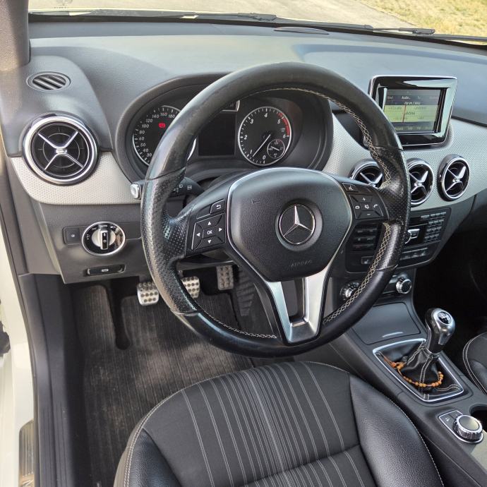 Mercedes-Benz B-klasa 180 CDI,reg. 9/2027,bixenon,panorama 2 seta guma, fotografija 11