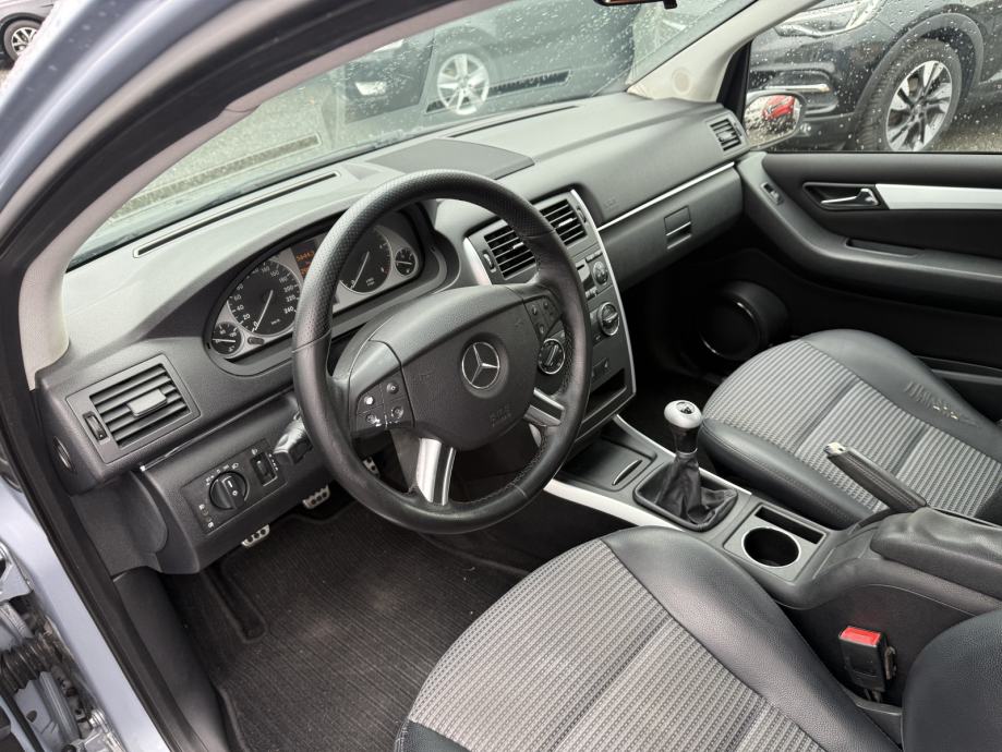 Mercedes-Benz B-klasa 180 CDI SPORT,ALU 17,NOVE GUME,TOP STANJE!, fotografija 10
