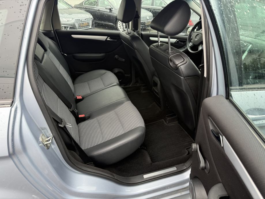 Mercedes-Benz B-klasa 180 CDI SPORT,ALU 17,NOVE GUME,TOP STANJE!, fotografija 14