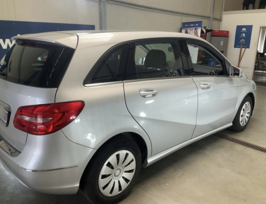 Mercedes-Benz B-klasa 180,god.09/2013.,145100KM,top stanje!!!, fotografija 3