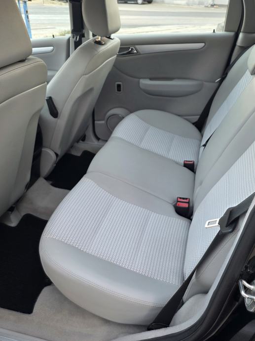 Mercedes-Benz B-klasa 200 ## AUTOMATIK ## BENZIN- PLIN, fotografija 12