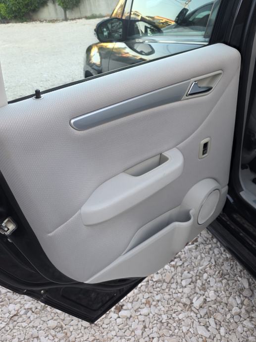 Mercedes-Benz B-klasa 200 ## AUTOMATIK ## BENZIN- PLIN, fotografija 14