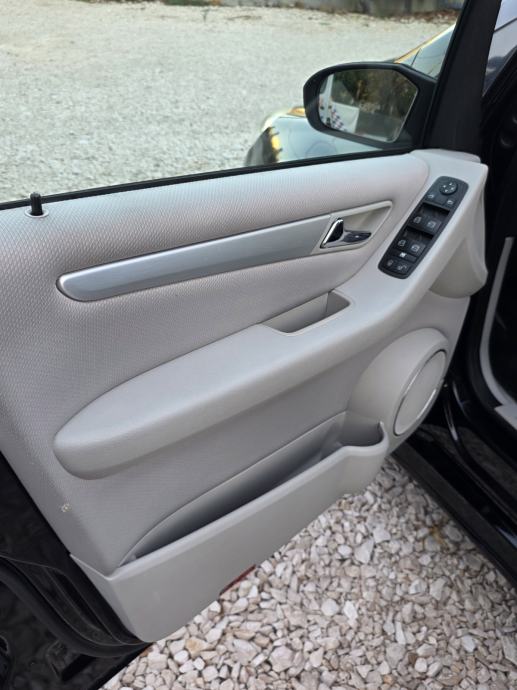 Mercedes-Benz B-klasa 200 ## AUTOMATIK ## BENZIN- PLIN, fotografija 16