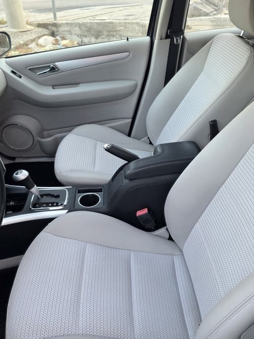 Mercedes-Benz B-klasa 200 ## AUTOMATIK ## BENZIN- PLIN, fotografija 17
