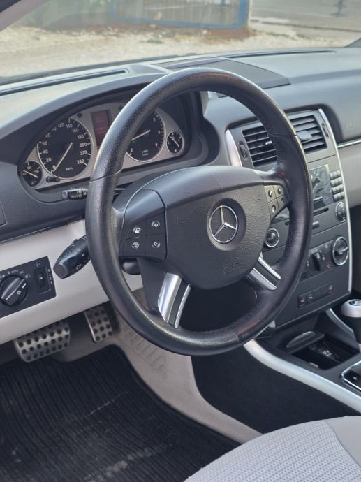 Mercedes-Benz B-klasa 200 ## AUTOMATIK ## BENZIN- PLIN, fotografija 18