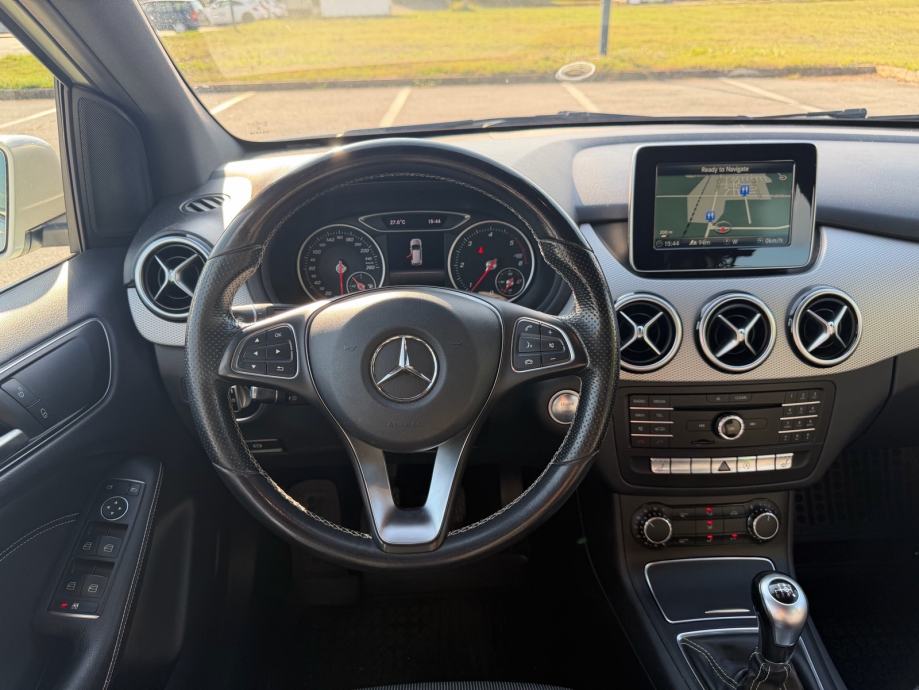 Mercedes-Benz B-klasa 200d, fotografija 12