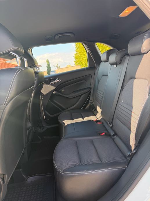 Mercedes-Benz B-klasa 200d, fotografija 17
