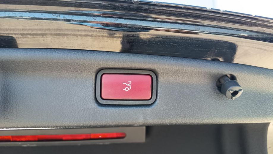 Mercedes-Benz C 200 D Avantgarde, fotografija 10