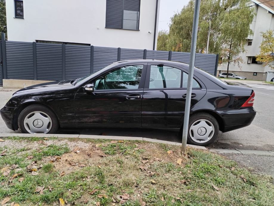 Mercedes-Benz C 200, fotografija 4