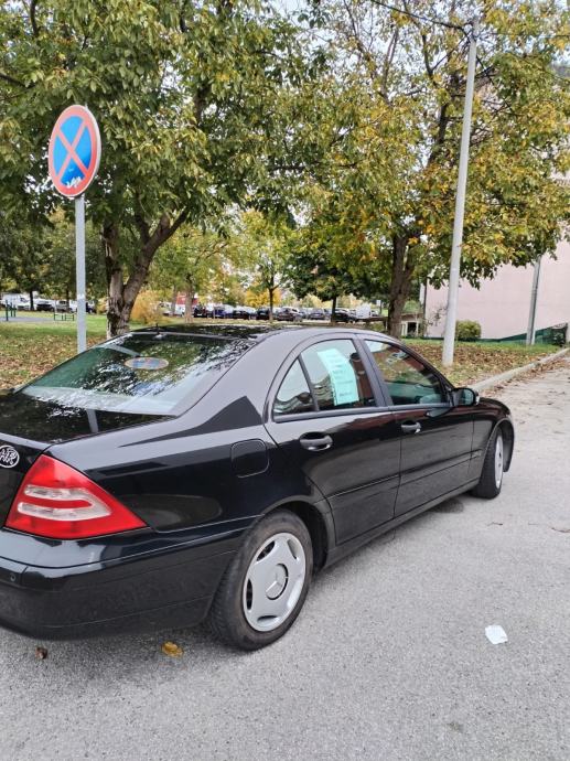 Mercedes-Benz C 200, fotografija 3