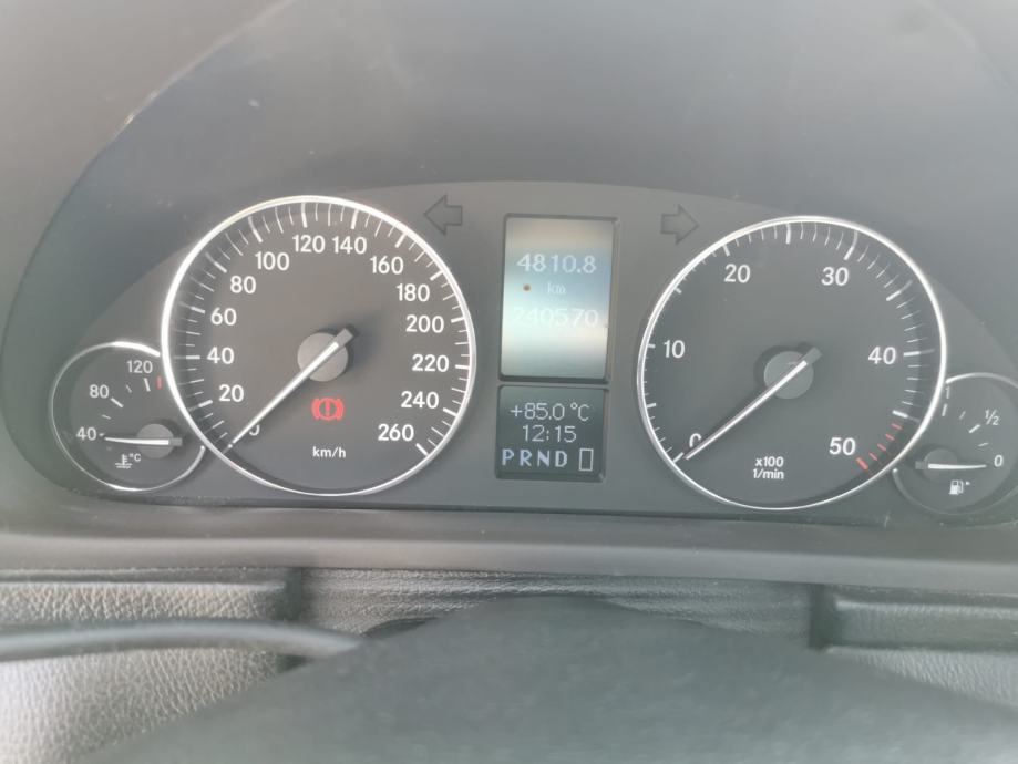 Mercedes-Benz C-klasa 220 automatik, fotografija 6