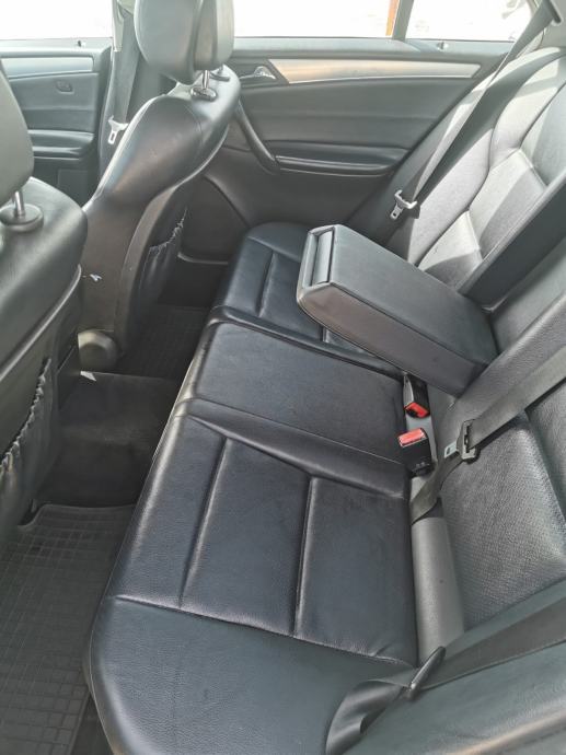 Mercedes-Benz C-klasa 220 automatik, fotografija 10