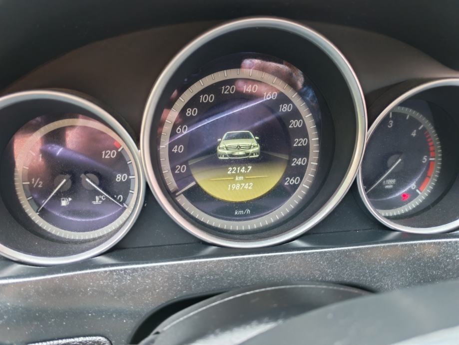 Mercedes-Benz C-klasa 220 CDI automatik, fotografija 8
