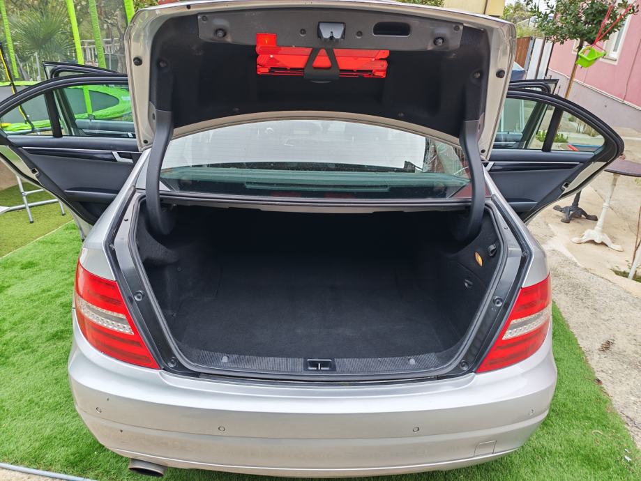 Mercedes-Benz C-klasa 220 CDI automatik, fotografija 7