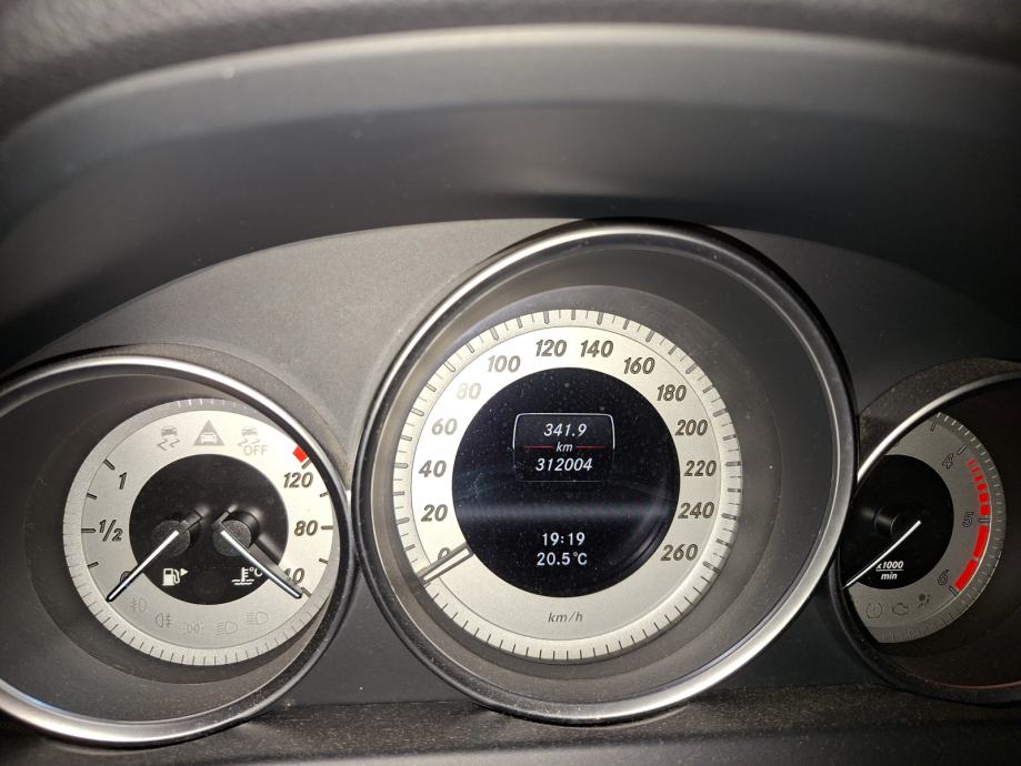 Mercedes-Benz C-klasa 220 CDI Avantgarde BlueEFFICIENCY, fotografija 9