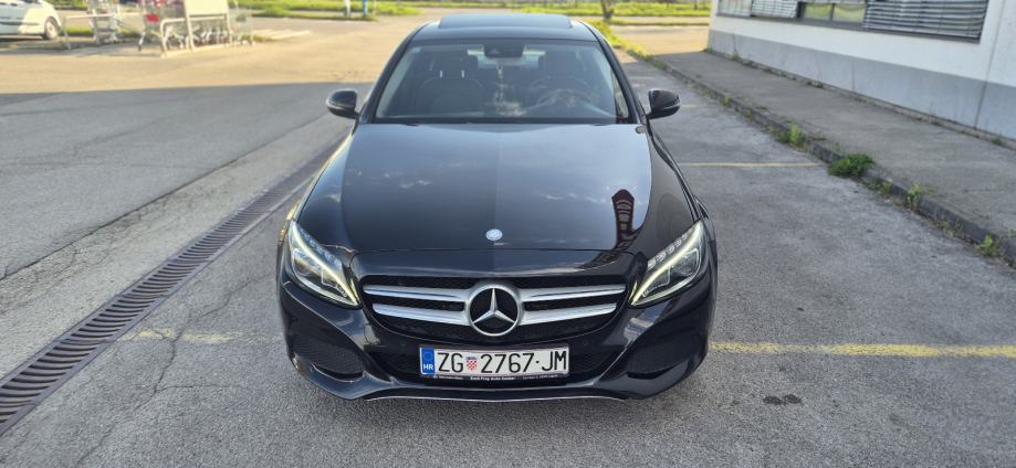 Mercedes-Benz C-klasa 220 D AVANGARD 2017g samo 102 TKM "PRVI VLASNIK", fotografija 13