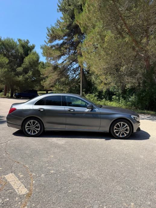Mercedes-Benz C-klasa 220 D, fotografija 11