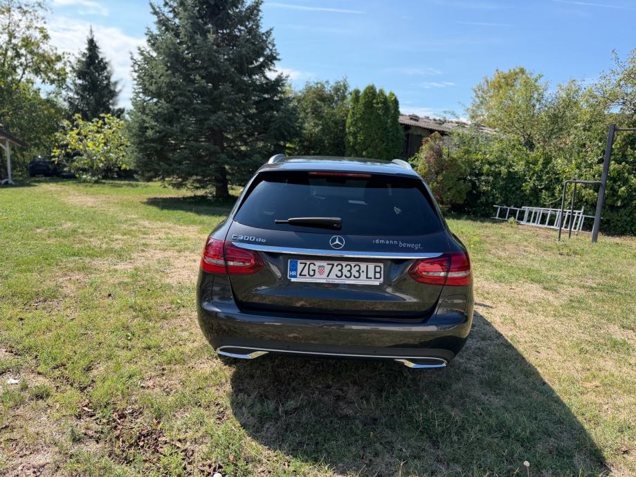 Mercedes-Benz C-klasa 300de, fotografija 4