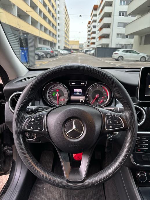 Mercedes-Benz CLA klasa 200 d automatik, fotografija 6