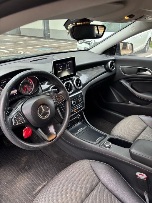 Mercedes-Benz CLA klasa 200 d automatik, fotografija 5