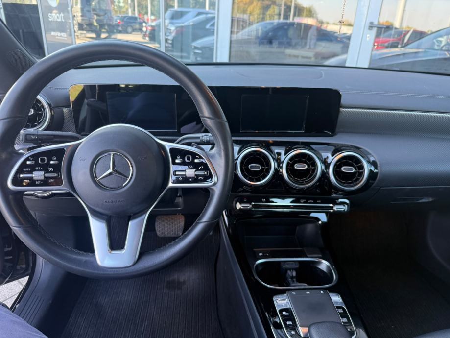 Mercedes-Benz CLA klasa 200 d automatik - USLUŽNA PRODAJA, fotografija 11