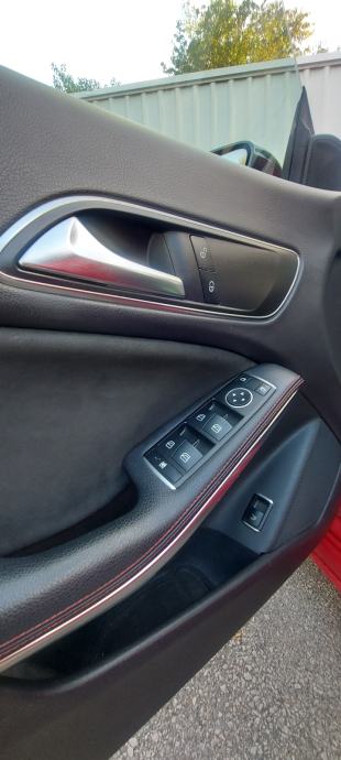 PRODAJEM Mercedes-Benz CLA klasa 200 d automatik, fotografija 11