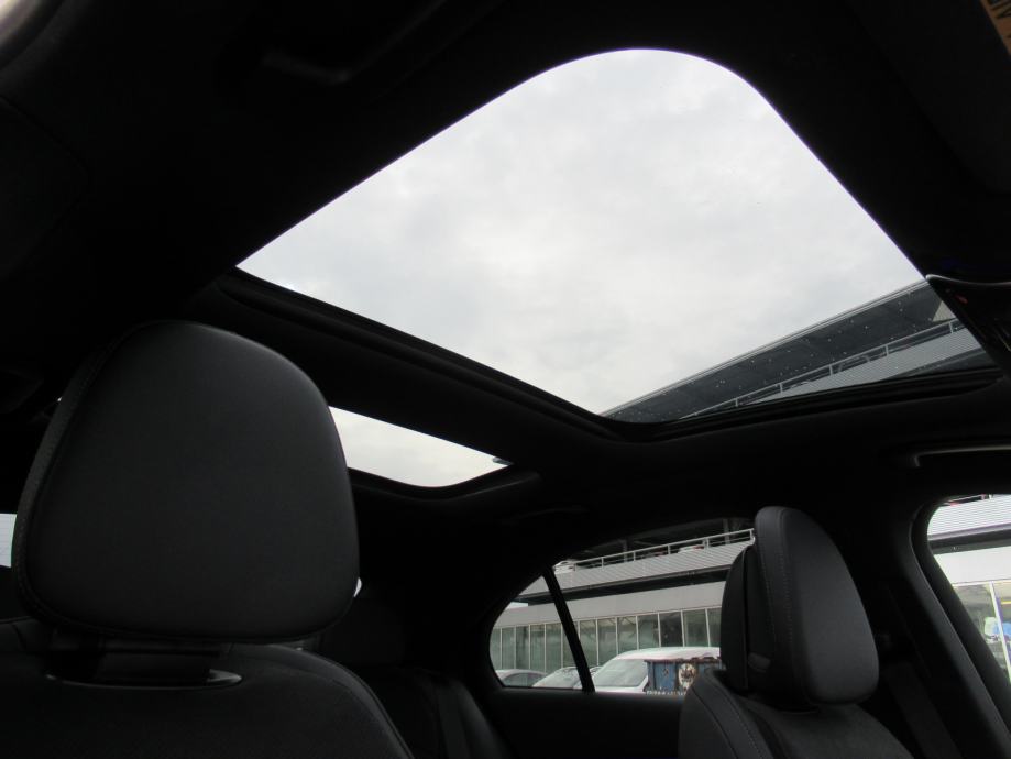 Mercedes-Benz E 220 d AMG Line/ Panorama/ Night paket/ 19", fotografija 13