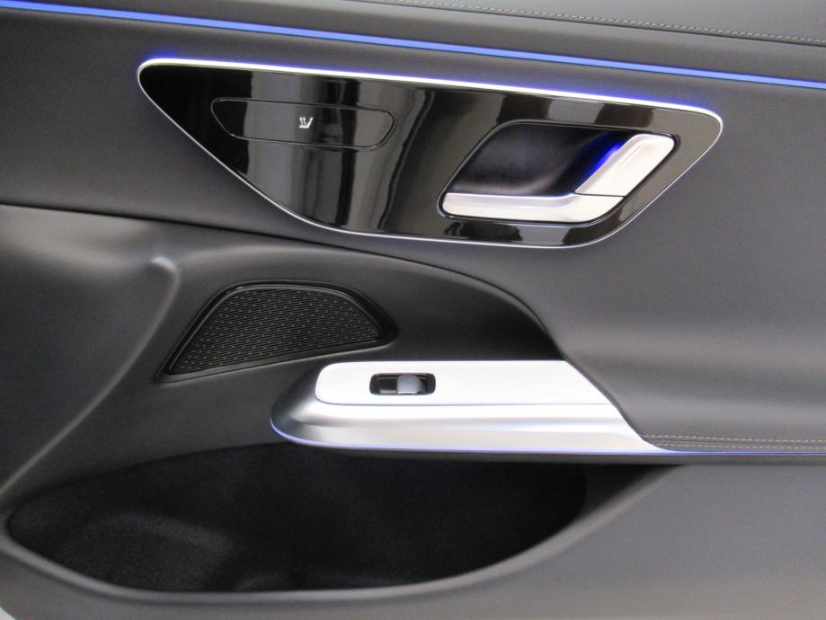 Mercedes-Benz E 220 d AMG Line/ Panorama/ Night paket/ 19", fotografija 11