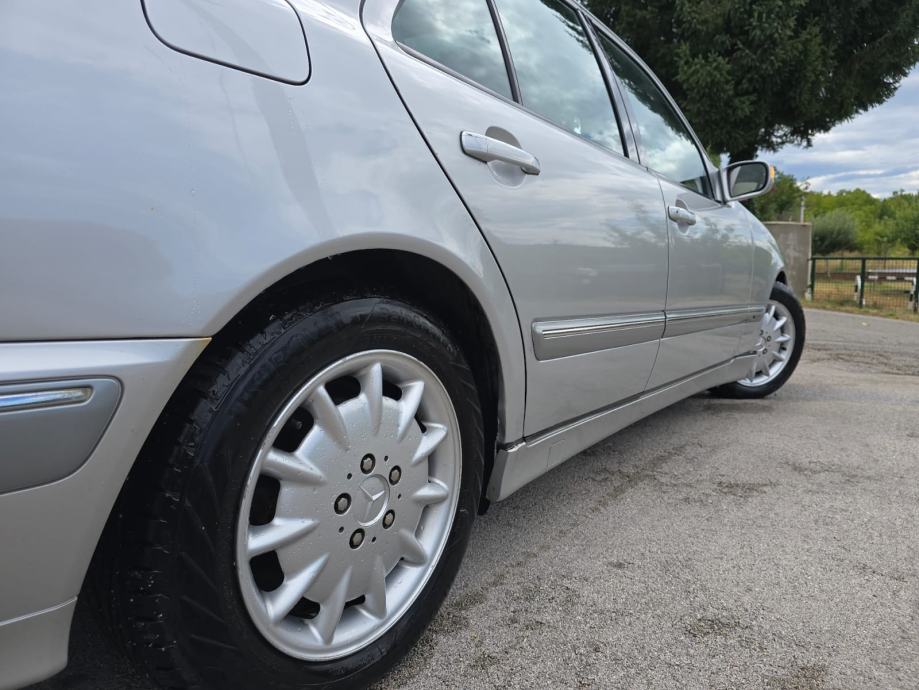 Mercedes-Benz E 270 automatik,Xenon,kuka,reg 7/2027!, fotografija 16