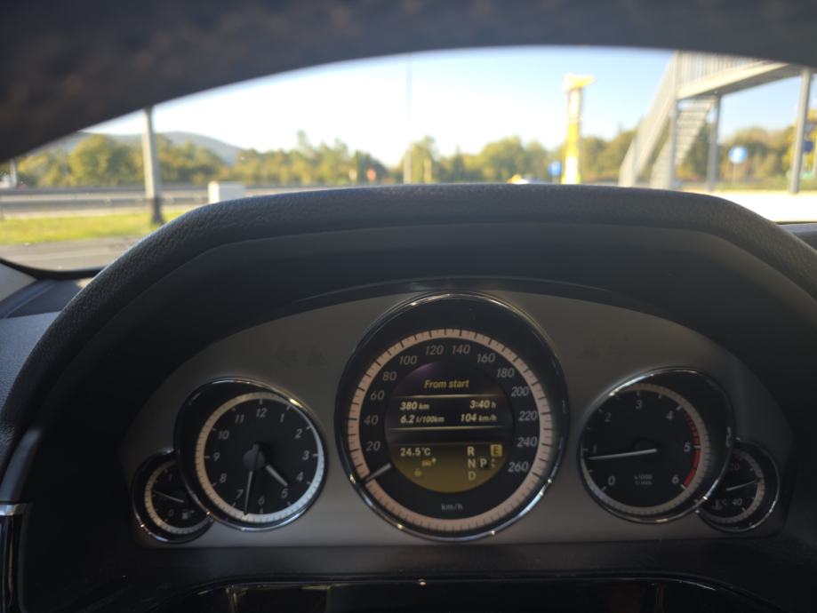 Mercedes-Benz E-klasa 200 automatik, fotografija 10