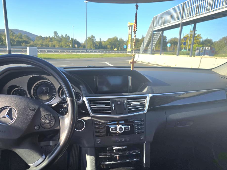 Mercedes-Benz E-klasa 200 automatik, fotografija 4
