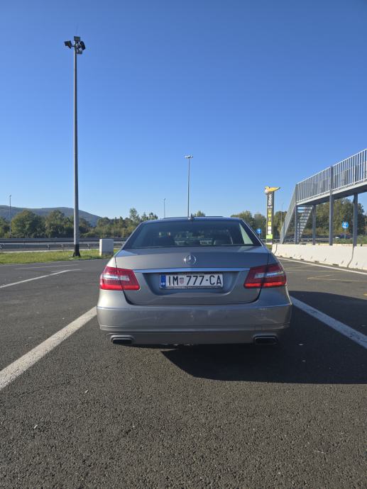 Mercedes-Benz E-klasa 200 automatik, fotografija 3