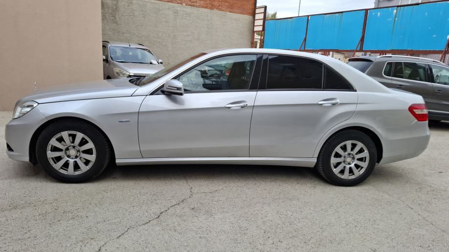 Mercedes-Benz E-klasa 220 CDI automatik, novi lanac, bez greške, pogled izvana - slika 2