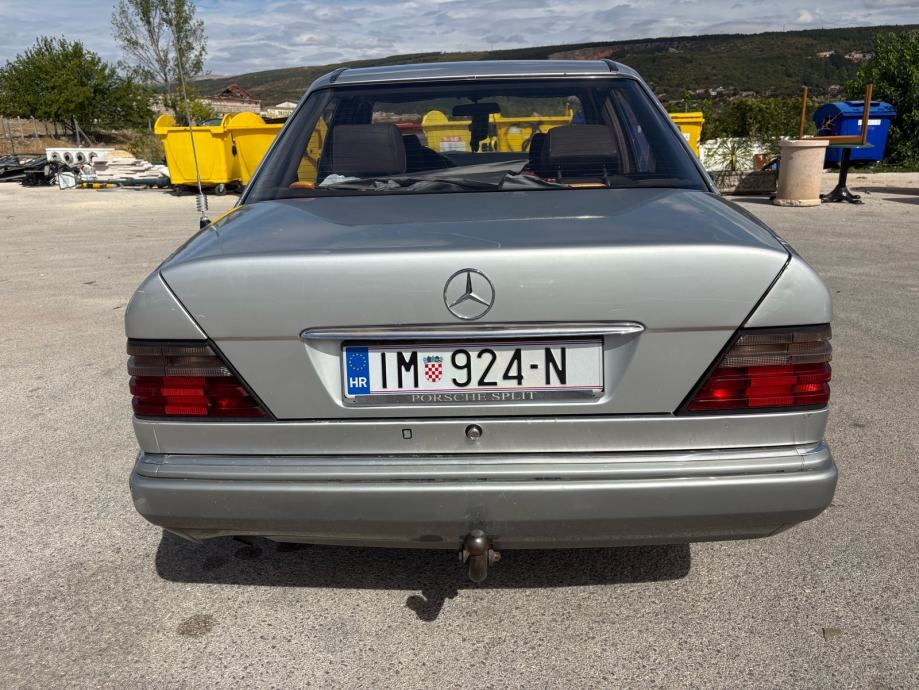 Mercedes-Benz E-klasa 200 D, fotografija 6