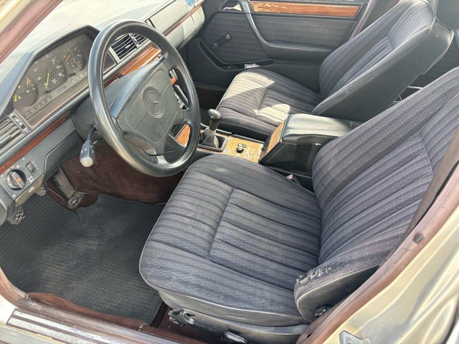 Mercedes-Benz E-klasa 200 D, fotografija 9