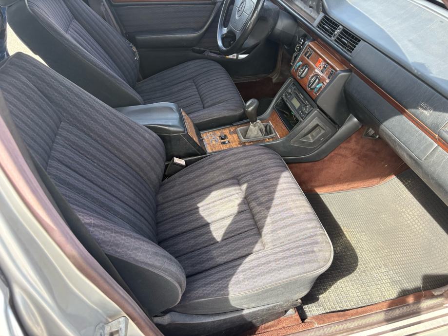 Mercedes-Benz E-klasa 200 D, fotografija 8