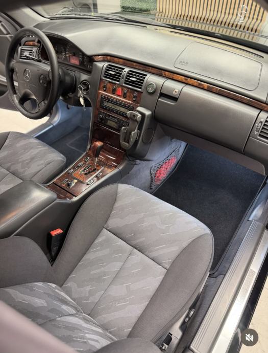 Mercedes-Benz E-klasa 220 automatik, fotografija 10
