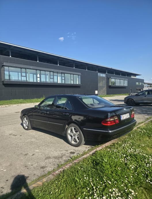 Mercedes-Benz E-klasa 220 automatik, fotografija 3