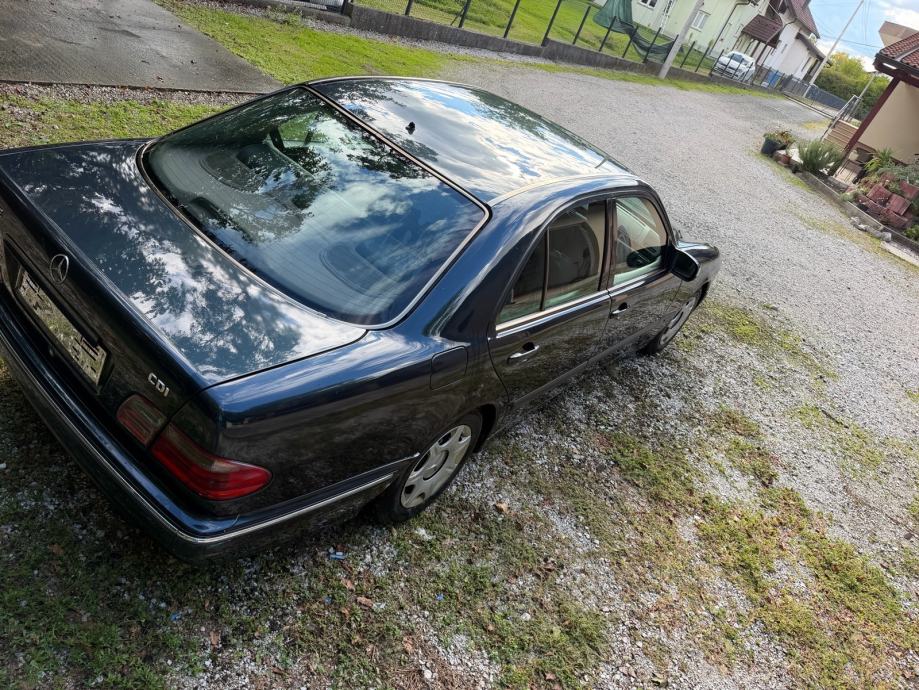 Mercedes-Benz E-klasa 220 automatik, fotografija 4