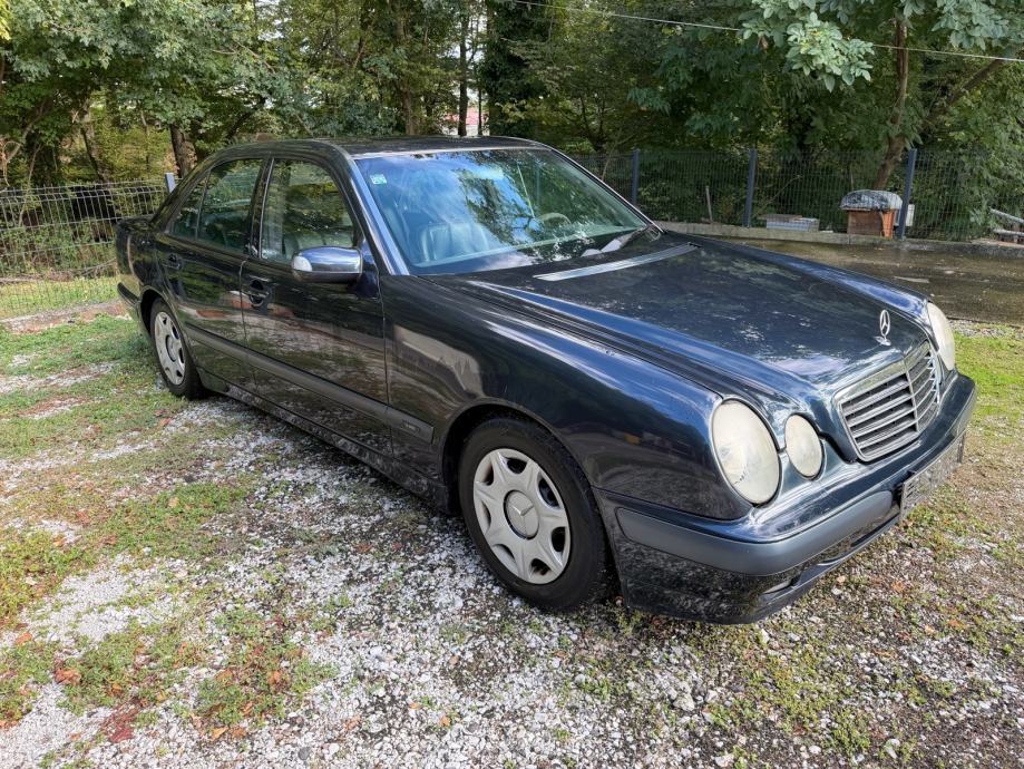 Mercedes-Benz E-klasa 220 automatik, fotografija 3