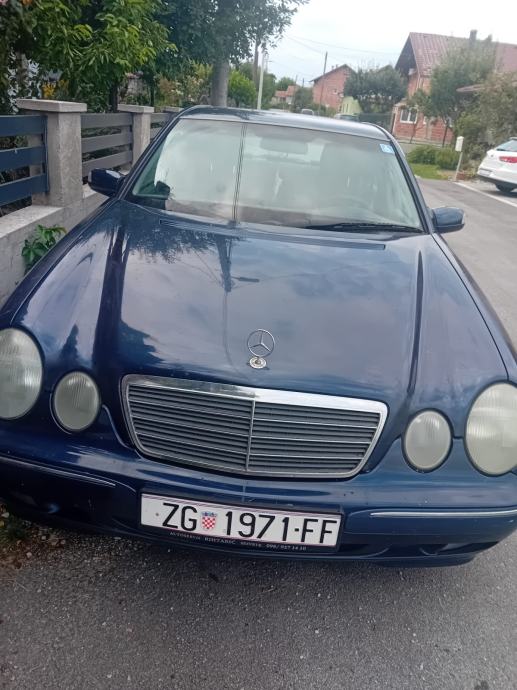 Mercedes-Benz E-klasa 220 Classic, fotografija 3