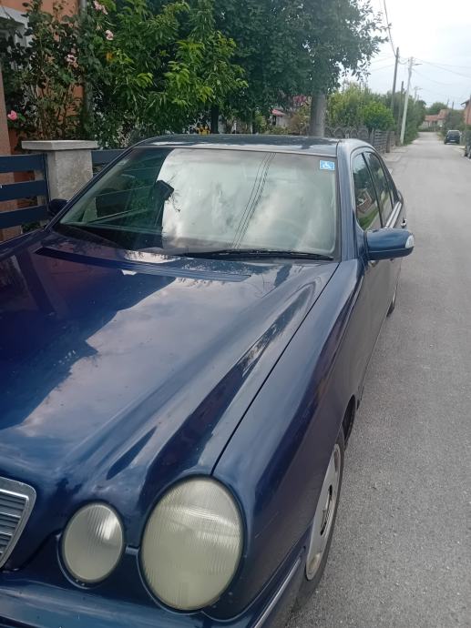 Mercedes-Benz E-klasa 220 Classic, fotografija 5