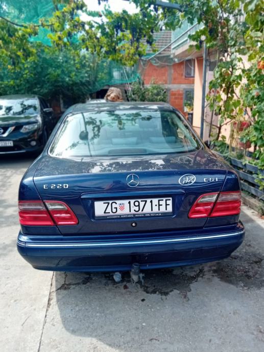 Mercedes-Benz E-klasa 220 Classic, fotografija 12