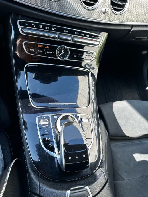 Mercedes-Benz E-klasa 220 D AMG Automatik*360*Navi*Widescreen*, fotografija 16